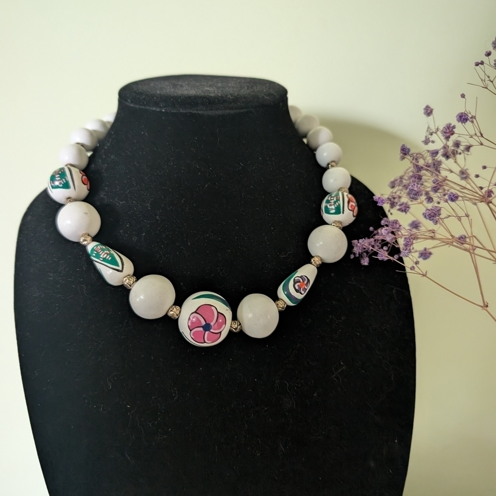 Elegant White and Pink Beaded Necklace